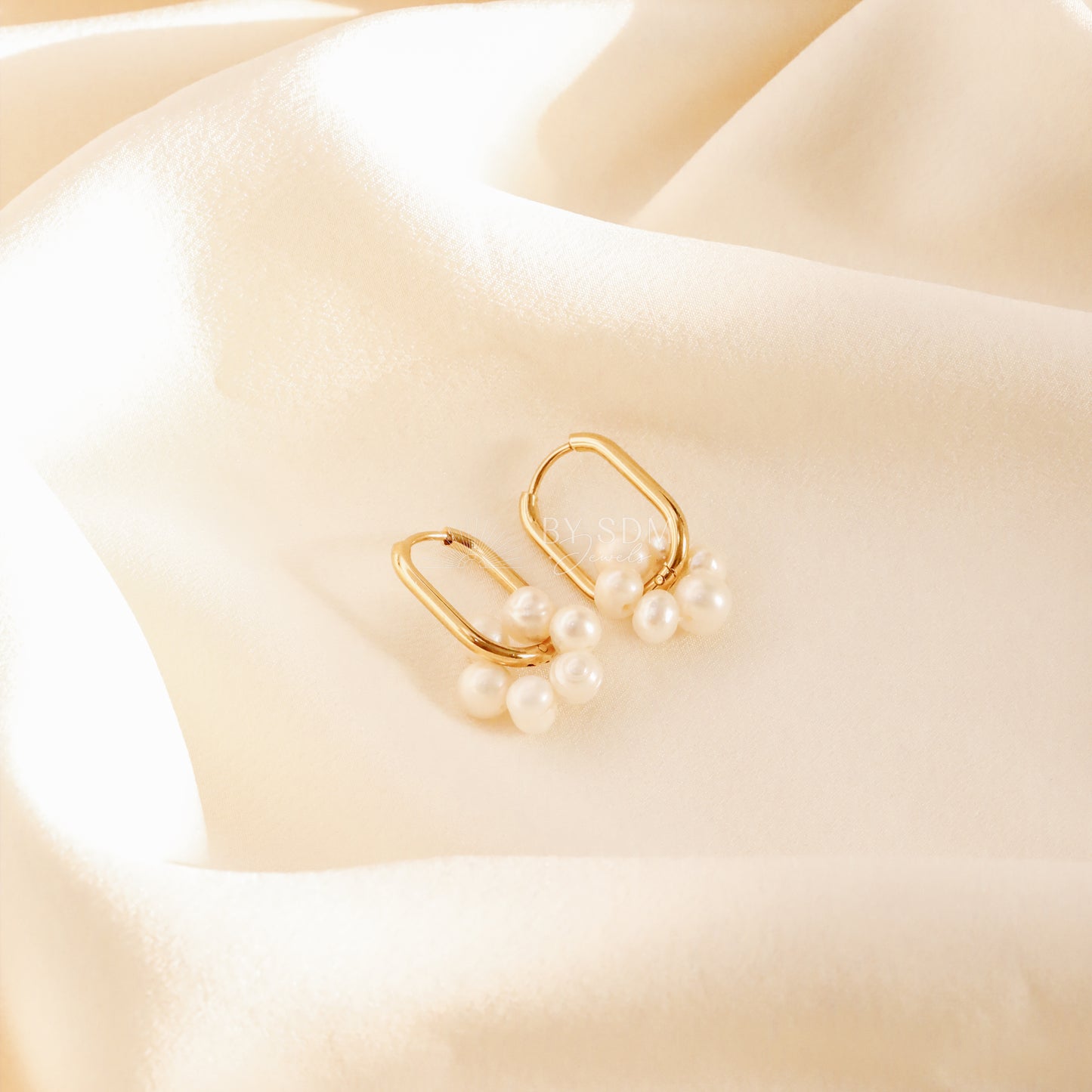 Pearl Hoops Earrings • Pearl Huggie Hoop Earrings • Pearl Jewelry • Oval Hoops • Bridesmaids Jewelry • Gift for Mom • BYSDMJEWELS