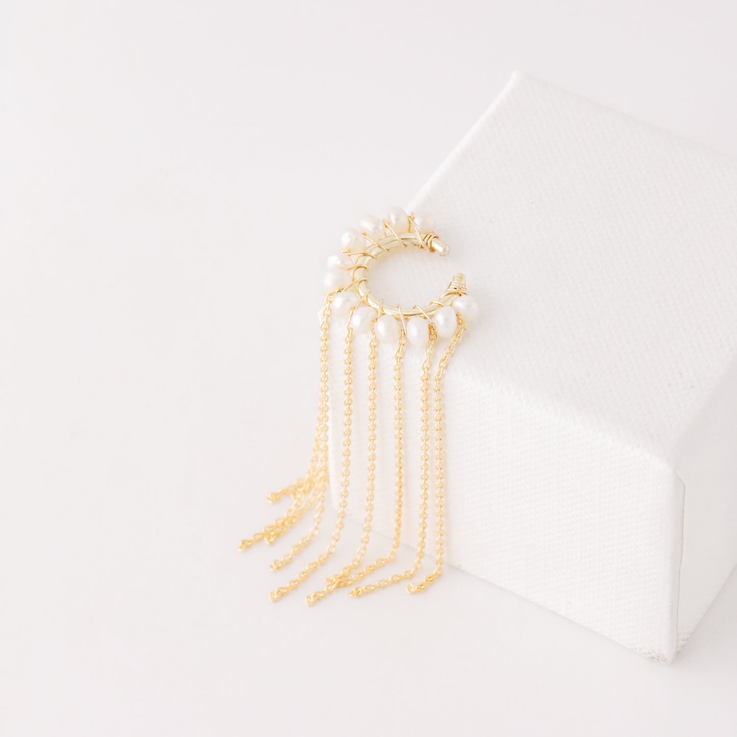 Minimalist Ear Cuff • Pearl Ear Cuff • No Piercing One Band And Chain Ear Cuff • Ear Cuff No Pierced • BYSDMJEWELS