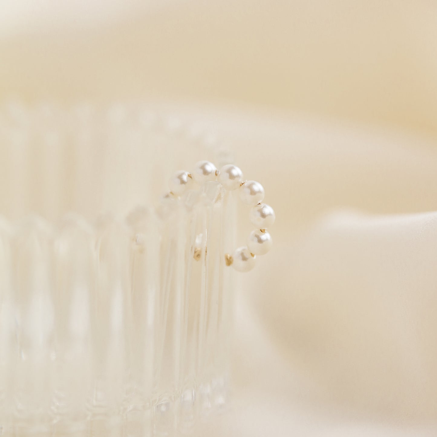 Pearl Ear Cuff, Gold Filled Pearl Jewelry, Faux Piercing, Trendy Jewelry, Ear Cuffs, Cute Jewelry, Gift Ideas for Friends, Bride Jewelry