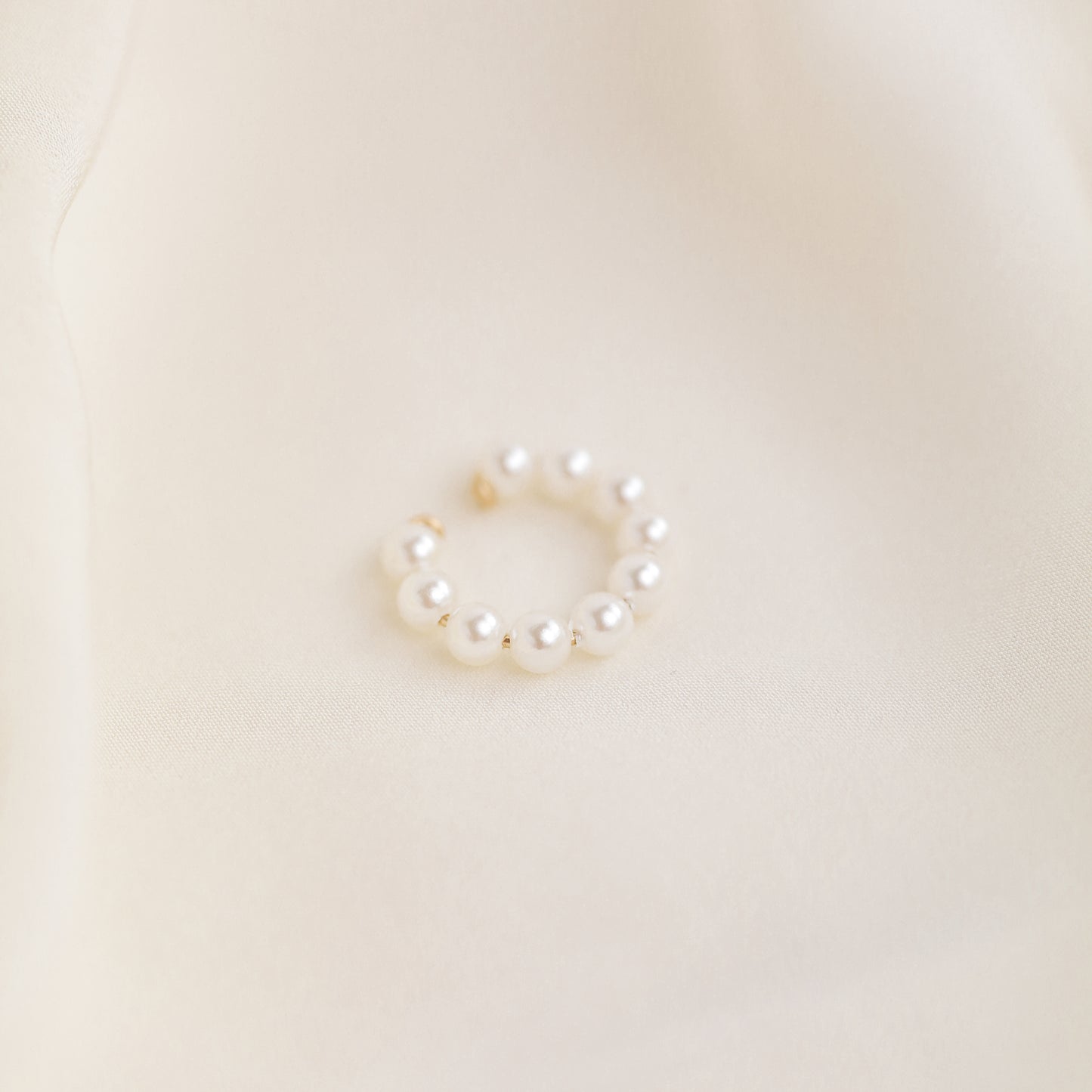Pearl Ear Cuff, Gold Filled Pearl Jewelry, Faux Piercing, Trendy Jewelry, Ear Cuffs, Cute Jewelry, Gift Ideas for Friends, Bride Jewelry