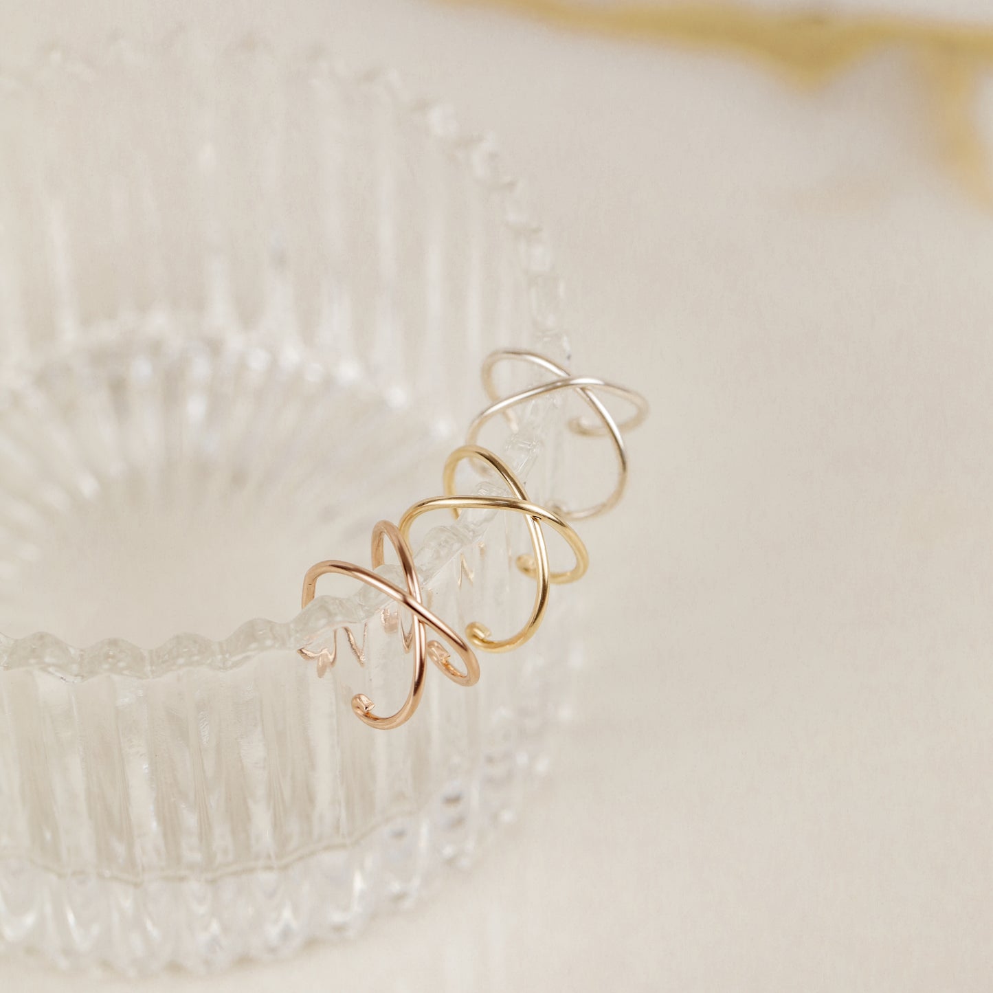 Criss Cross Ear Cuff, Gold Ear Cuff Cross, Non Piercing Ear Cuff, Cross Ear Cuff, Dainty Ear Cuff, Minimalist Ear Cuff, Tiny Ear Cuff