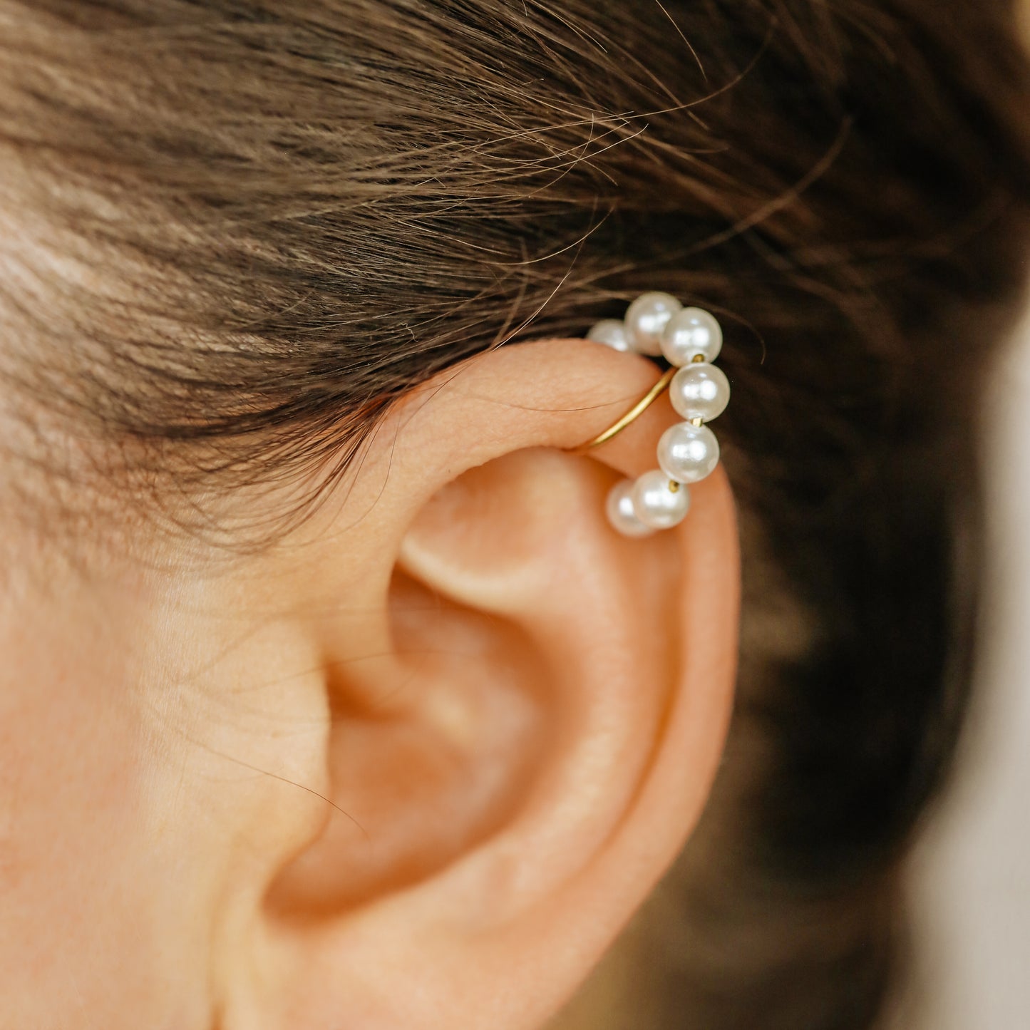 Helix ear cuff with pearls, Non pierced pearl ear cuff, Cartilage pearl ear cuff, Huggie ear cuff, Dainty gold ear cuff, Minimalist ear cuff