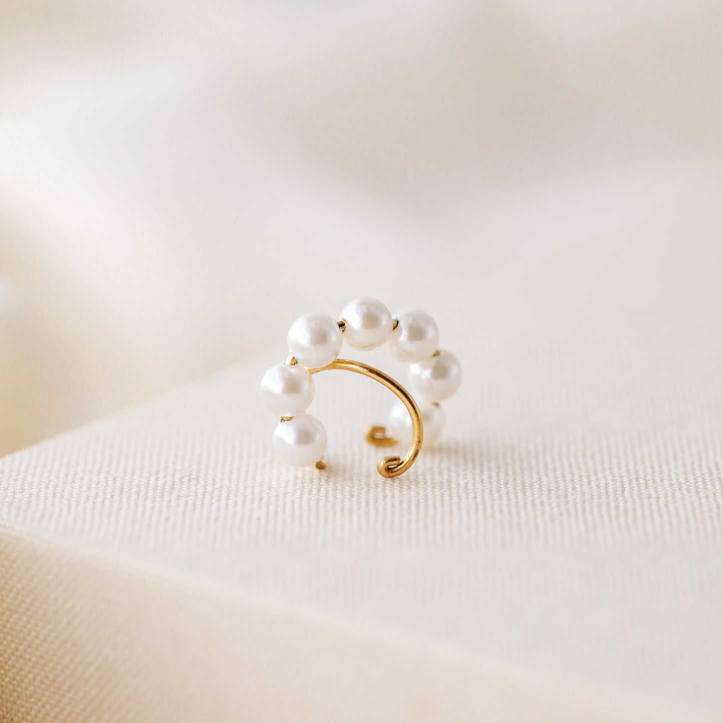 Helix ear cuff with pearls, Non pierced pearl ear cuff, Cartilage pearl ear cuff, Huggie ear cuff, Dainty gold ear cuff, Minimalist ear cuff
