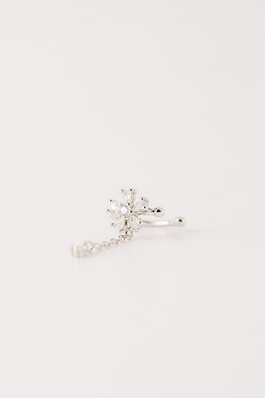 Sparkling flower ear cuff with dainty drop chain in 18k gold plated sterling silver and 925 silver, worn on cartilage without piercing.