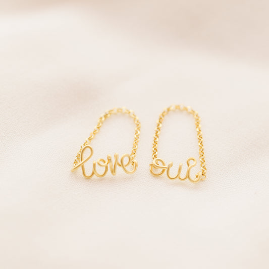 Custom script chain ring with personalized word design