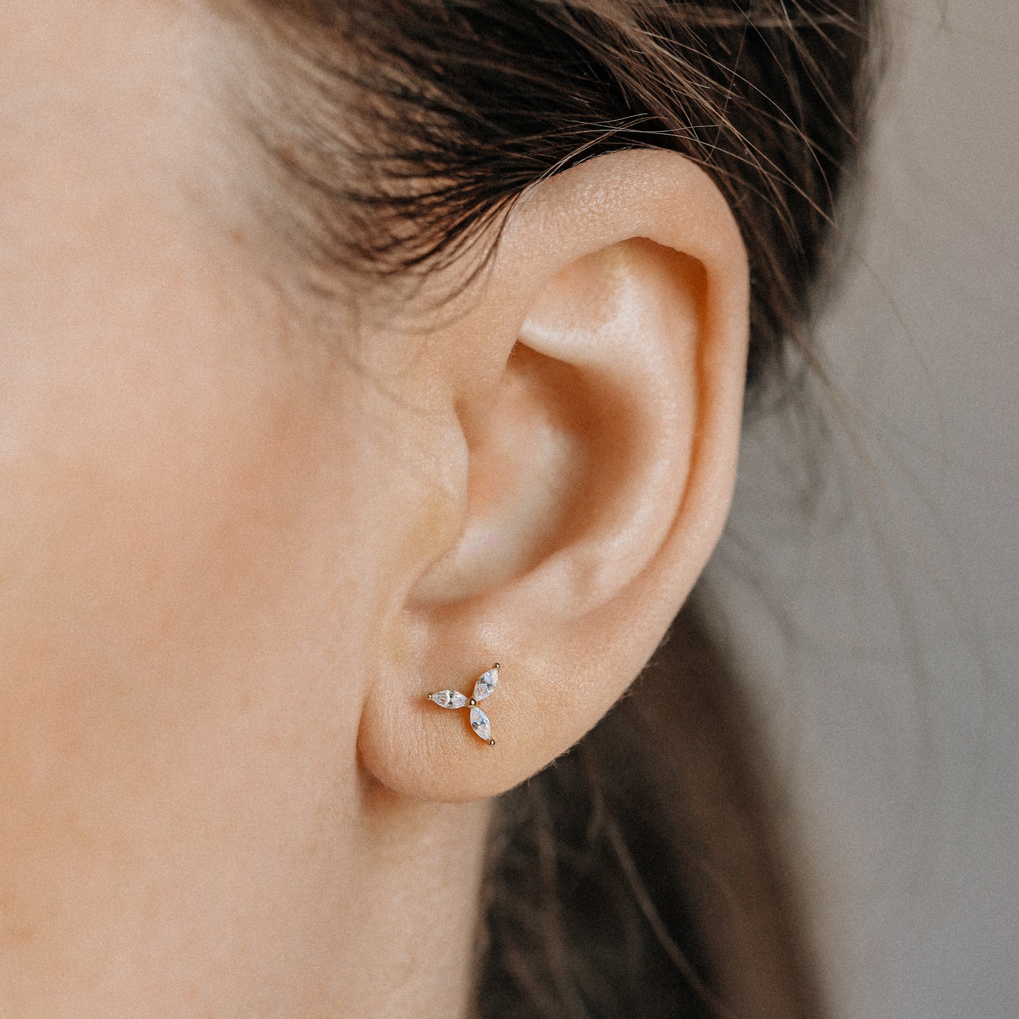 Helix Piercing, Dainty CZ Earring, Cartilage Stud, Targus, Tiny Stud, Lobe Piercing, 20 Gauge, 3 Leaf Piercing, Earring, Auricle Piercing