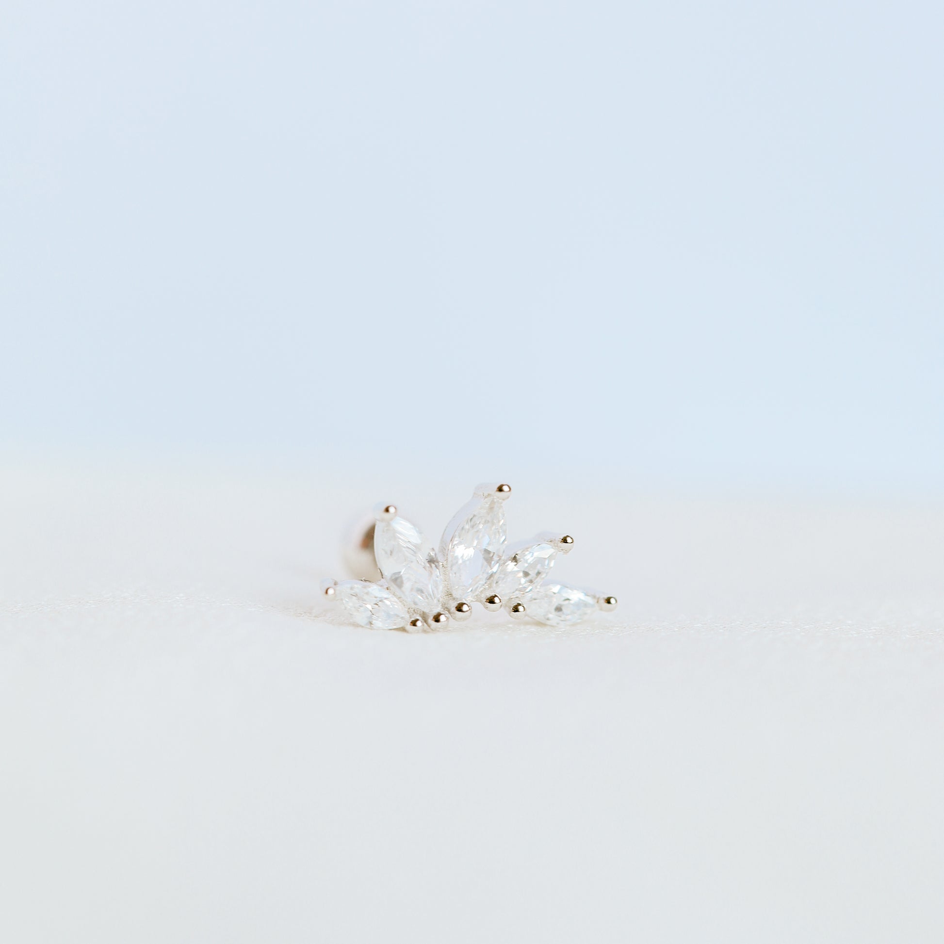 20G Helix Piercing, Auricle Piercing, CZ Crown, Tragus, Conch, Auricle Earrings, Lobe Piercing, Cartilage Piercing Cubics Zircona, Earring