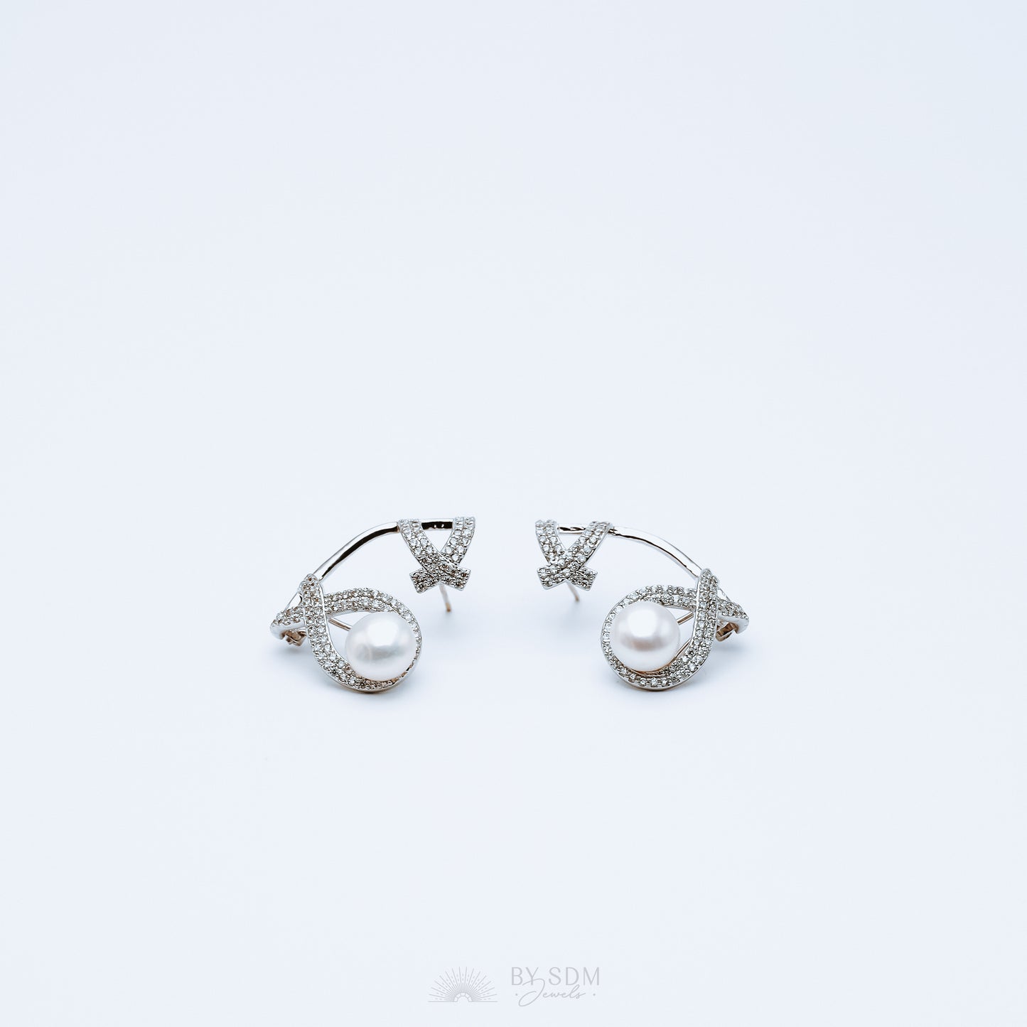 Pearl ear climbers • ear crawlers • ear climbers earrings • ear crawlers • ear pins • ear sweeps • ear crawler earrings • ear jackets