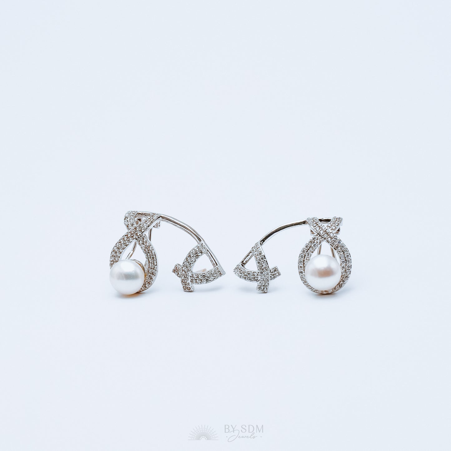 Pearl ear climbers • ear crawlers • ear climbers earrings • ear crawlers • ear pins • ear sweeps • ear crawler earrings • ear jackets