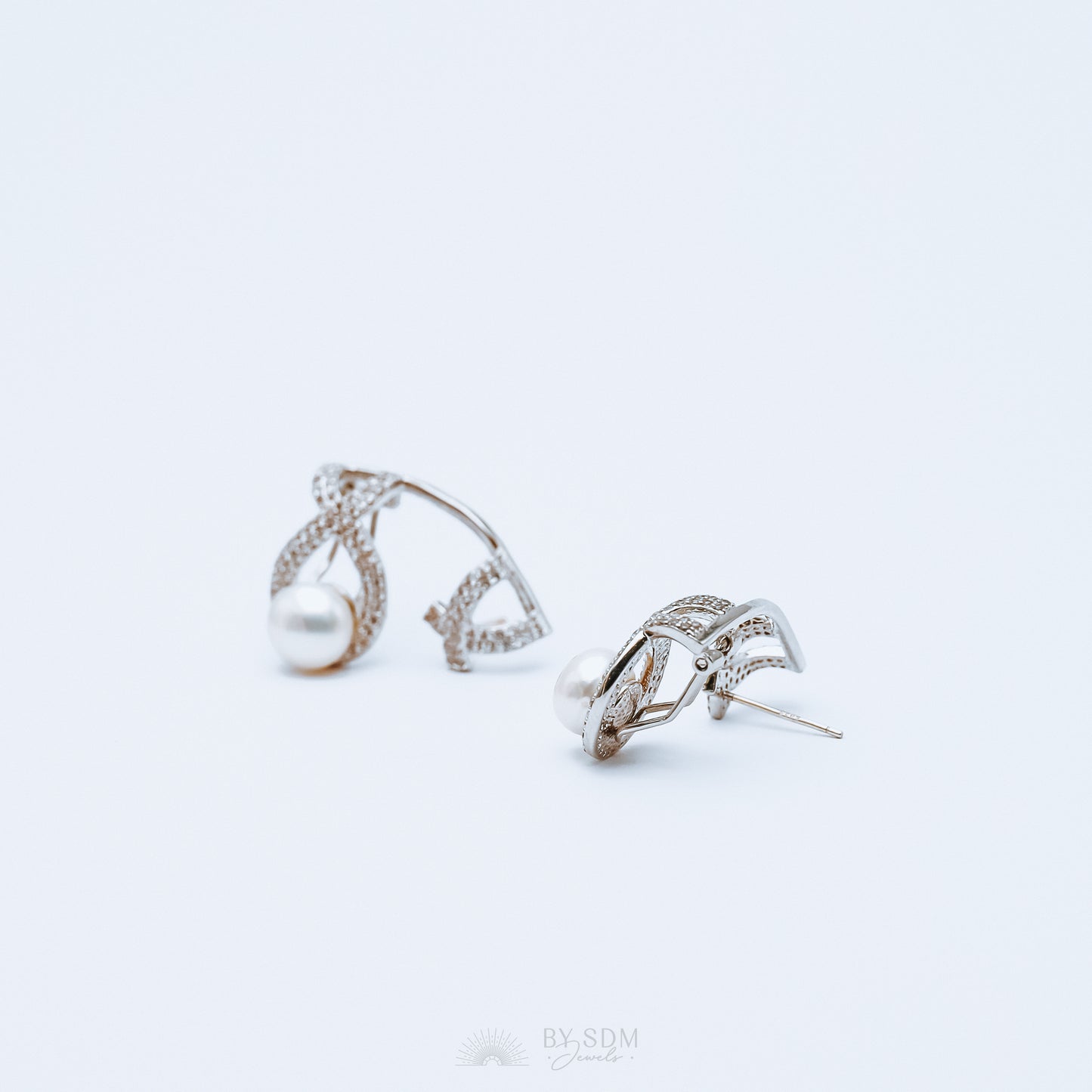 Pearl ear climbers • ear crawlers • ear climbers earrings • ear crawlers • ear pins • ear sweeps • ear crawler earrings • ear jackets