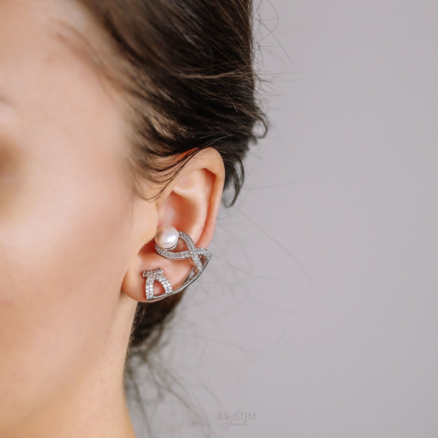 Pearl ear climbers • ear crawlers • ear climbers earrings • ear crawlers • ear pins • ear sweeps • ear crawler earrings • ear jackets