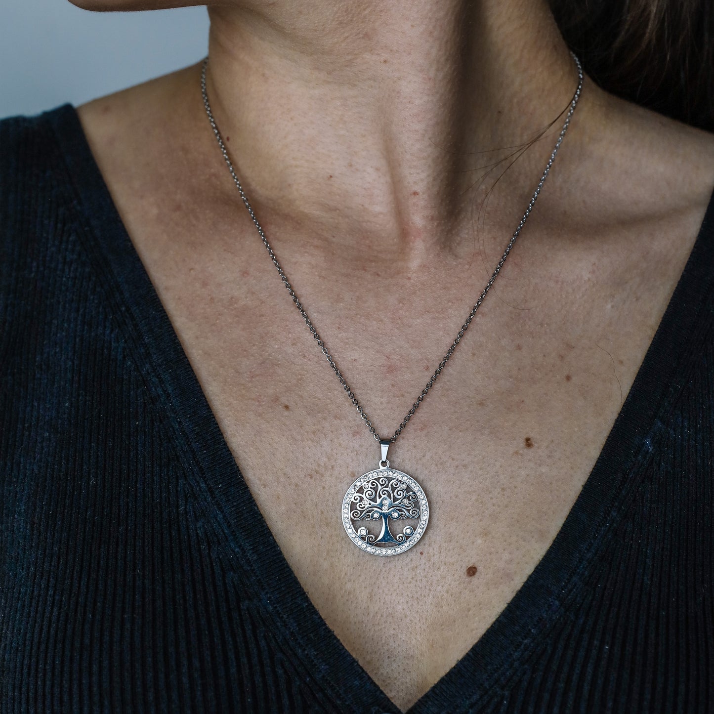 Dainty Tree of Life Necklace • Stainless Steel Family Tree Pendant • Family Tree Jewelry for Her, Arbre de Vie • Gift For Mom and Grandma