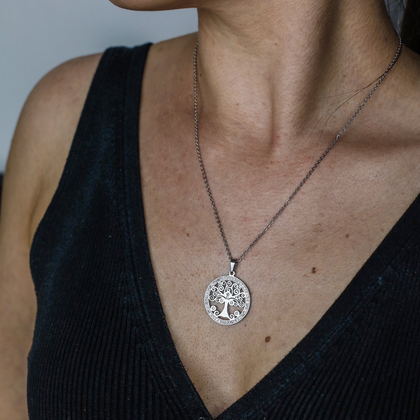 Dainty Tree of Life Necklace • Stainless Steel Family Tree Pendant • Family Tree Jewelry for Her, Arbre de Vie • Gift For Mom and Grandma