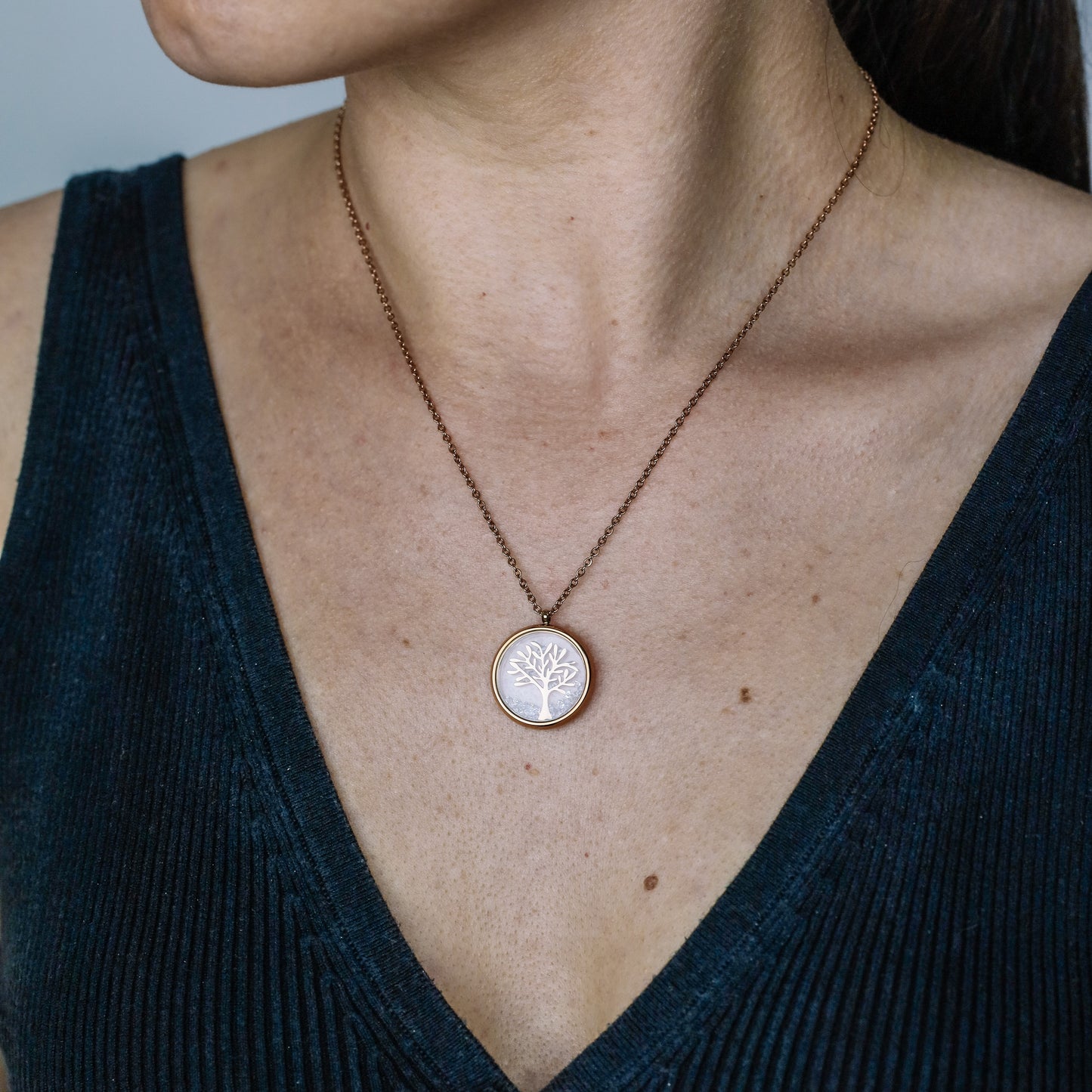 Dainty Tree of Life Necklace • Stainless Steel Family Tree Pendant • Family Tree Jewelry for Her, Arbre de Vie • Gift For Mom and Grandma