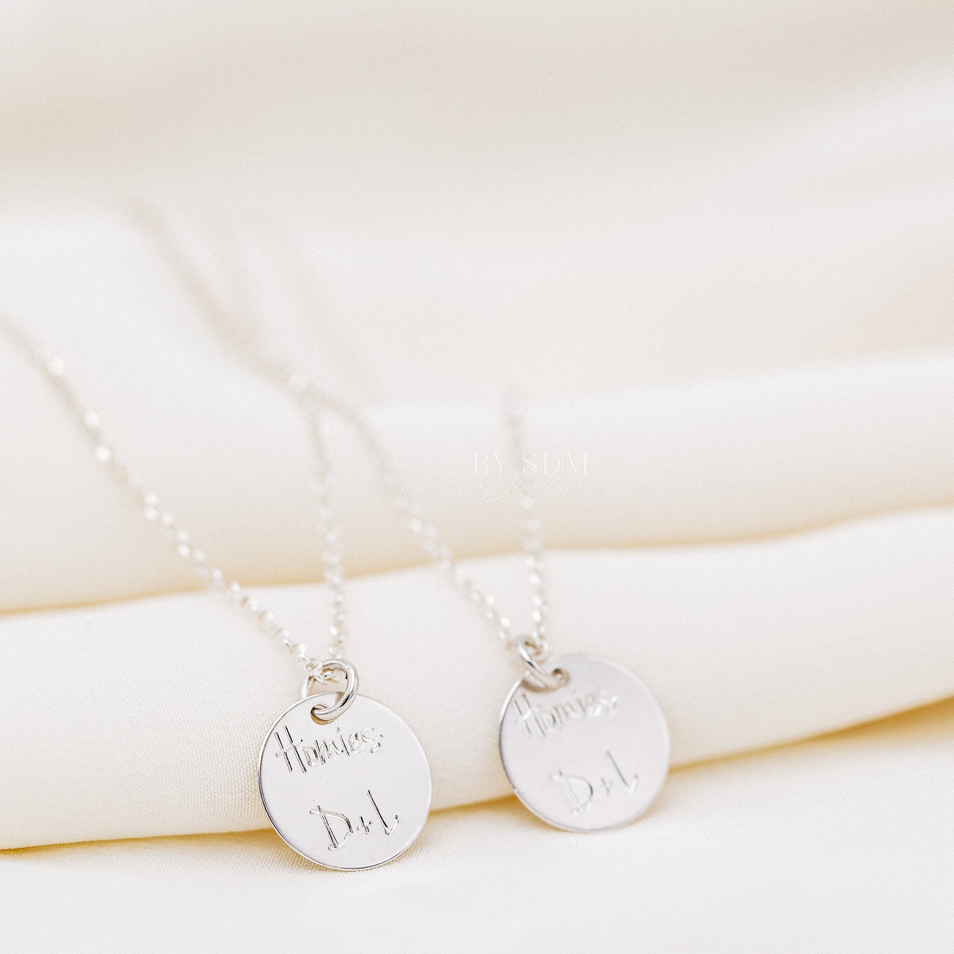 Personalized Necklace Disc Necklace Engraved Custom Name Coin Necklace Gift for Her Best Friends Gift Gift For Mom Disc Necklace Name Jewels