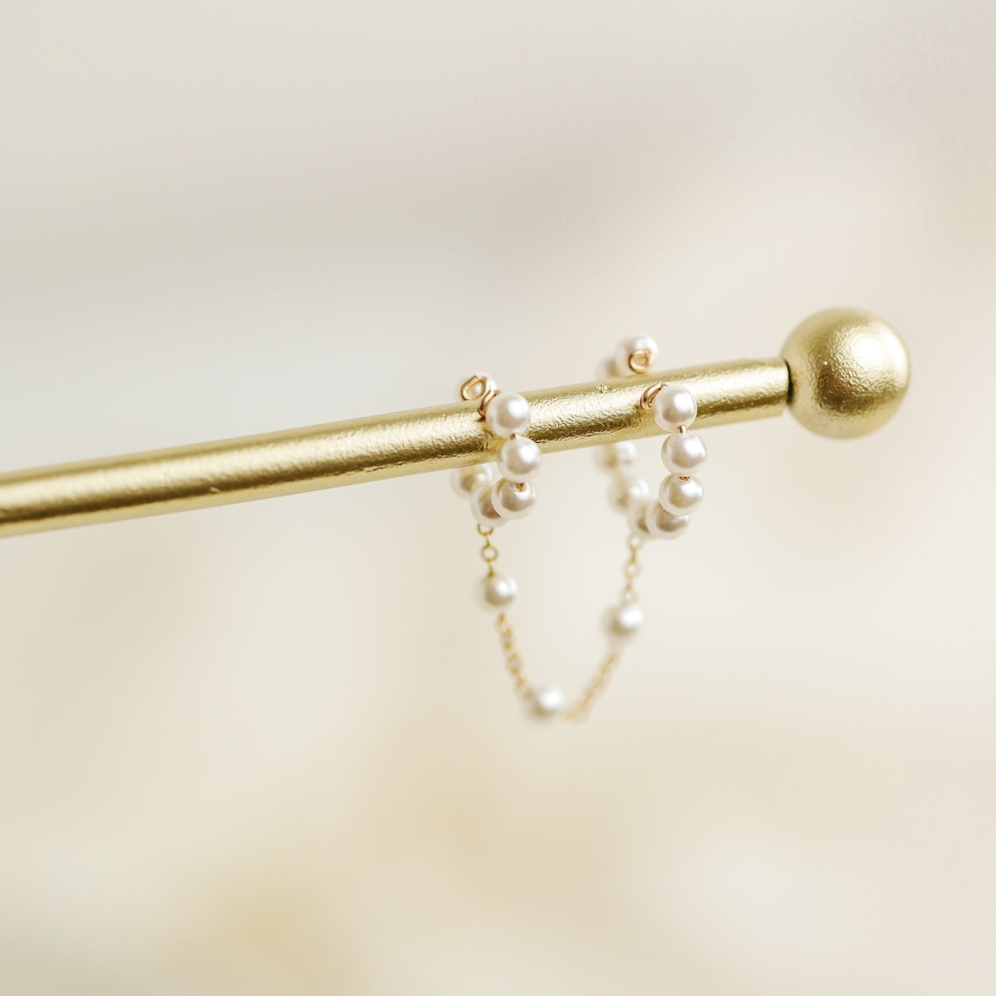 Dainty Conch and Helix Ear Cuff with Chain, Pearl statement Earring, Bridesmaid Gift, No Piercing Earring, Gift for Her bySDMjewels