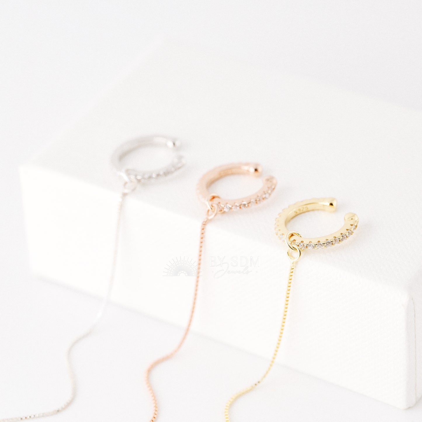 Ear cuff with chain • Dainty gold ear cuff • Huggie ear cuff • Minimalist gold ear cuff • Fake huggie earrings • Non pierce Tiny ear cuff