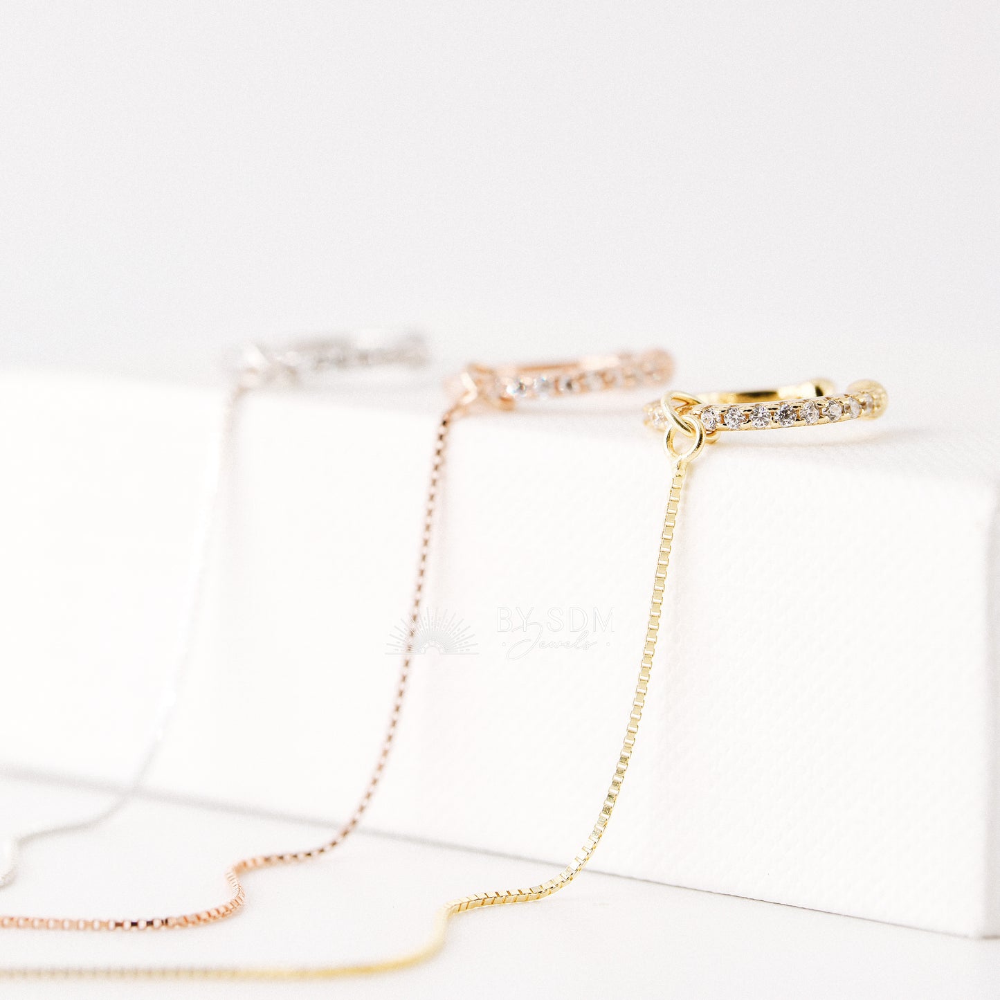 Ear cuff with chain • Dainty gold ear cuff • Huggie ear cuff • Minimalist gold ear cuff • Fake huggie earrings • Non pierce Tiny ear cuff