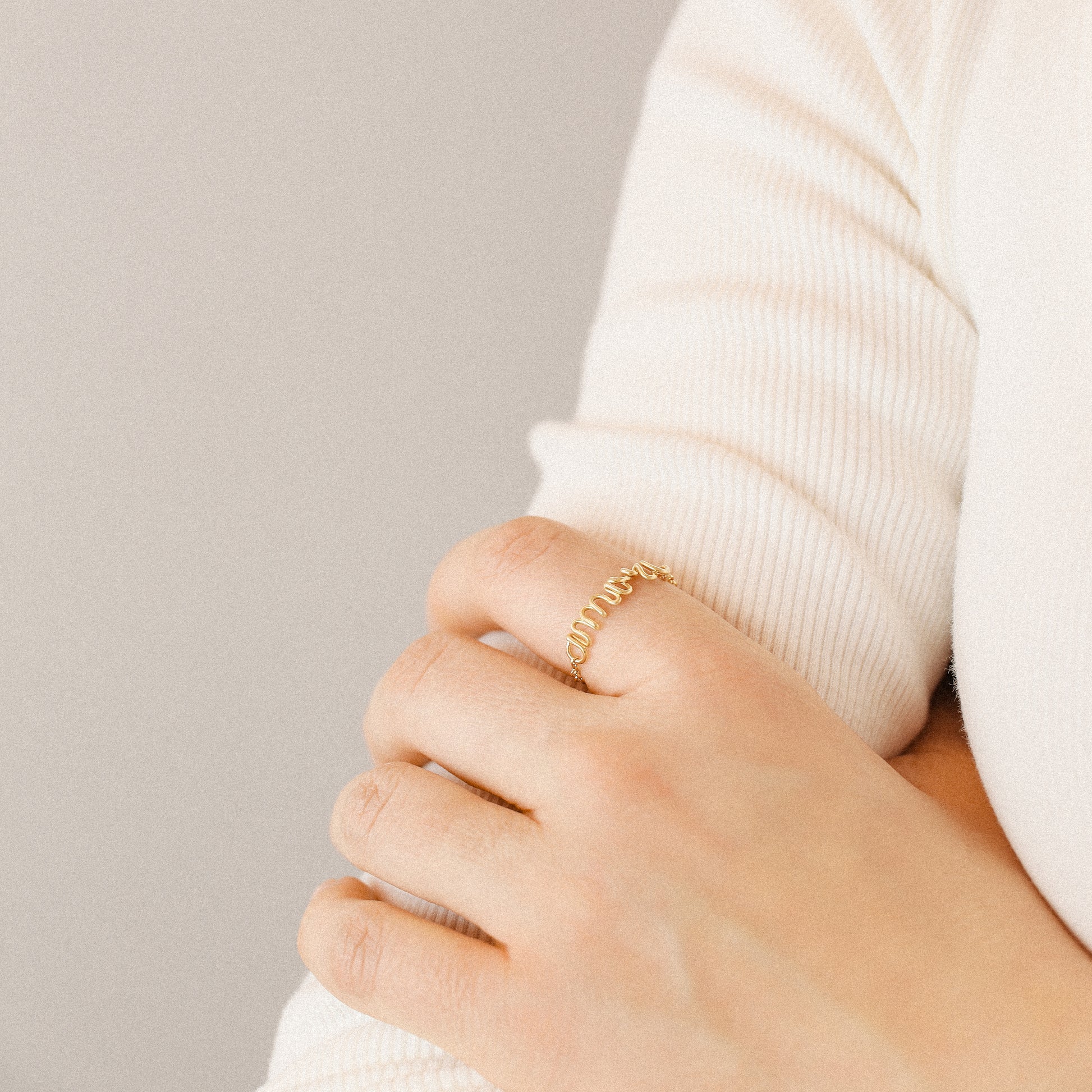 Personalized script ring with chain band close up