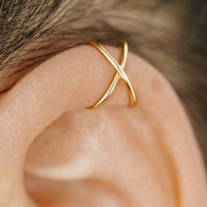 No-piercing double line and criss cross helix ear cuff shown on the upper ear, with smooth and diamond cut finish options for cartilage styling.
