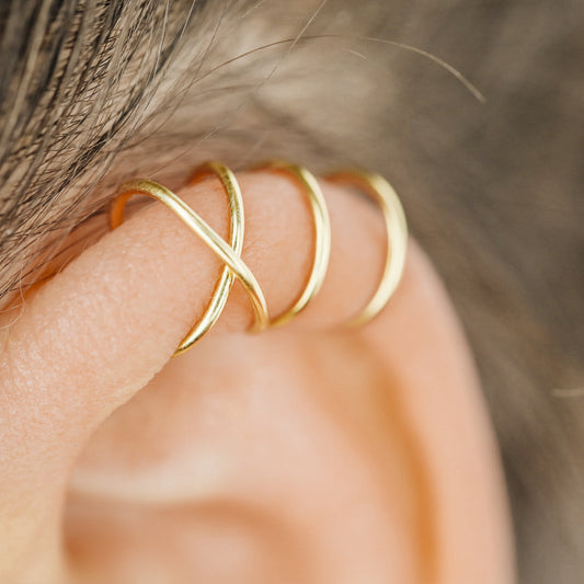 No-piercing double line and criss cross helix ear cuff shown on the upper ear, with smooth and diamond cut finish options for cartilage styling.
