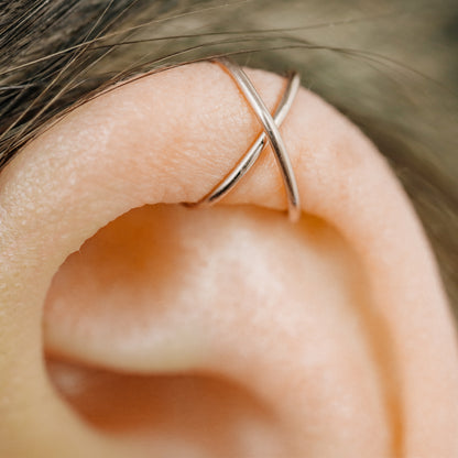 No-piercing double line and criss cross helix ear cuff shown on the upper ear, with smooth and diamond cut finish options for cartilage styling.