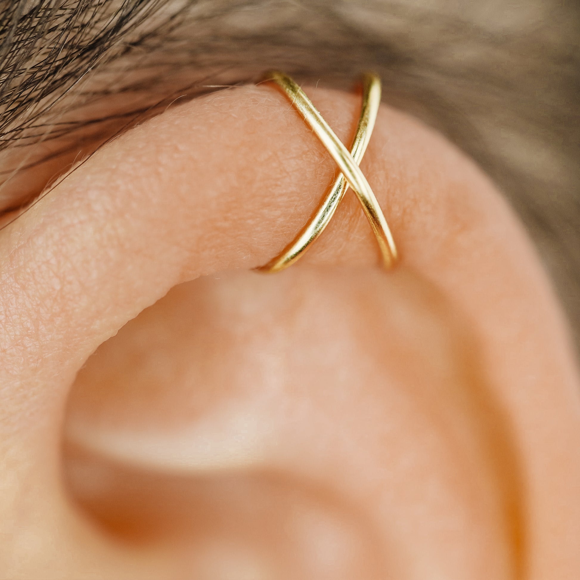 No-piercing double line and criss cross helix ear cuff shown on the upper ear, with smooth and diamond cut finish options for cartilage styling.