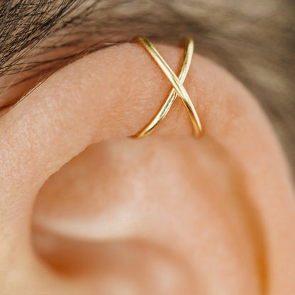 No-piercing double line and criss cross helix ear cuff shown on the upper ear, with smooth and diamond cut finish options for cartilage styling.