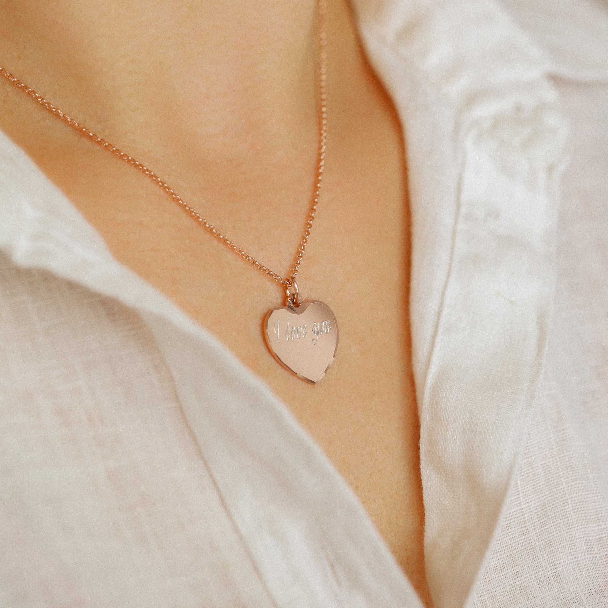 Custom Heart Name Necklace – Engraved Pendant in Sterling Silver, Gold or Rose Gold – Meaningful Gift for Mom, Wife, or Loved One