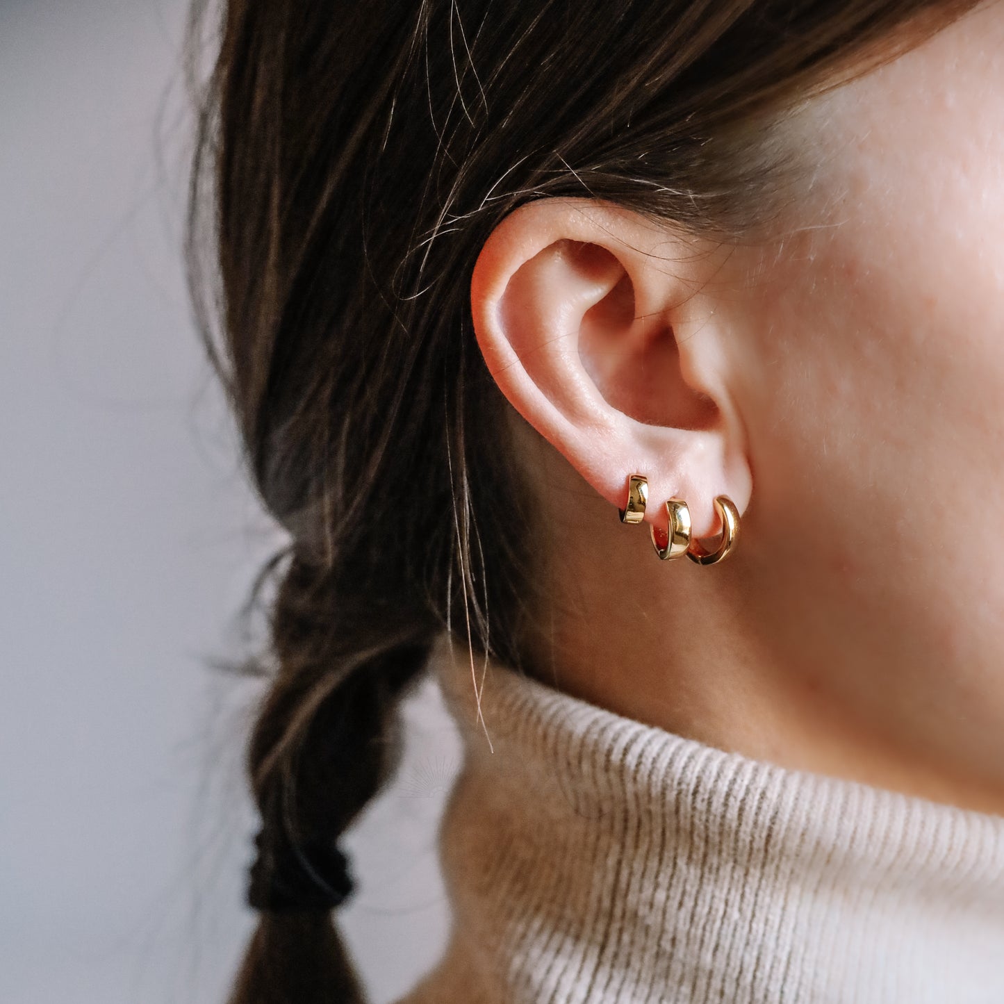 Simple Round Hoop Earrings • Huggies • Gold • Silver