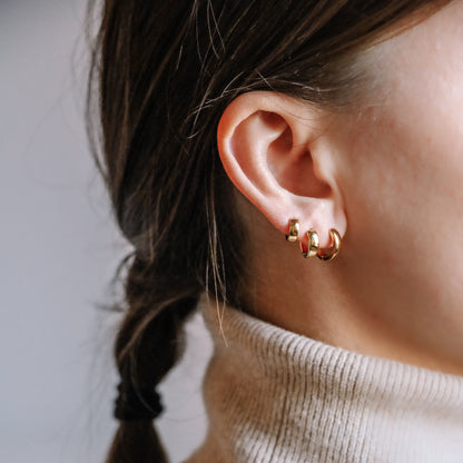 Simple Round Hoop Earrings • Huggies • Gold • Silver