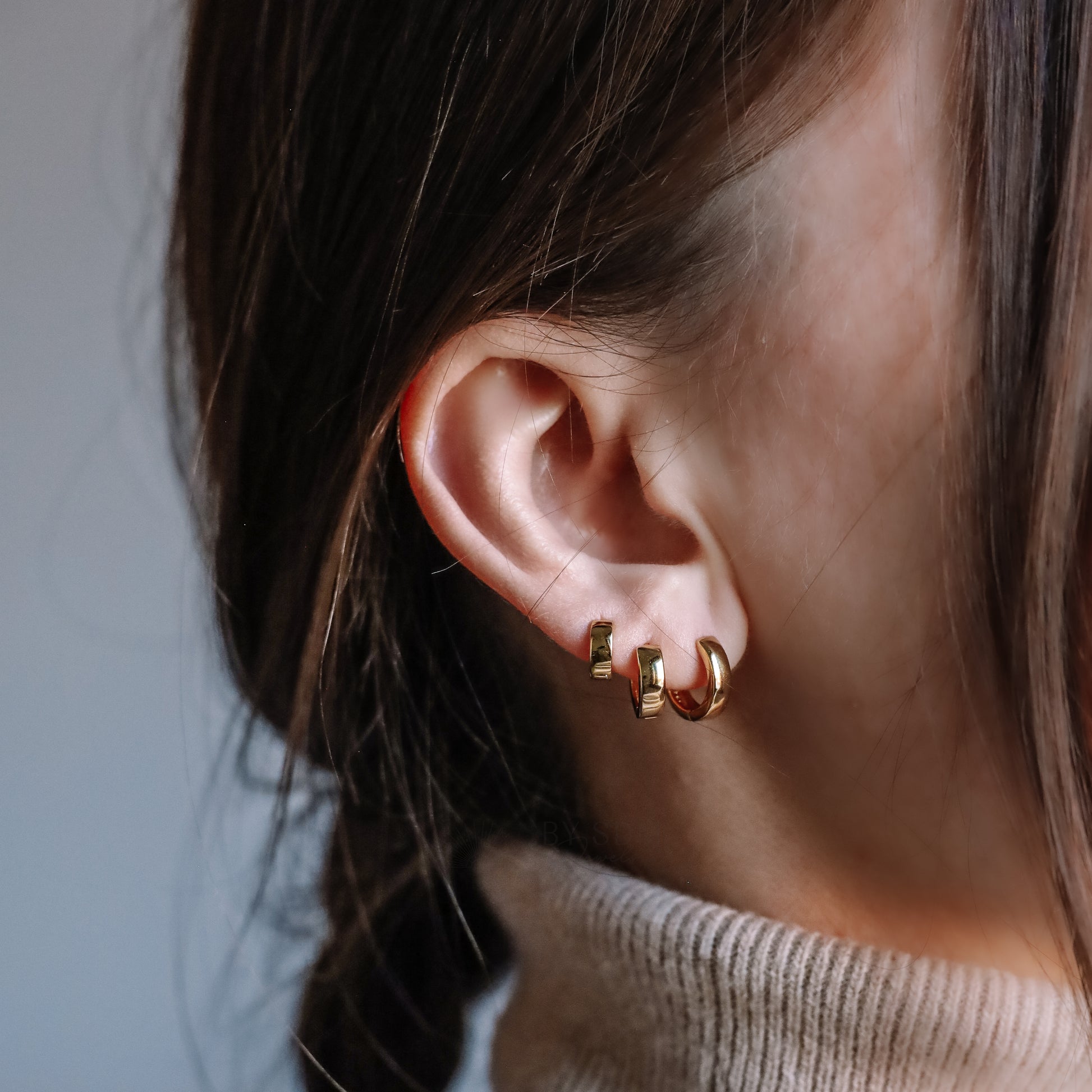 Simple Round Hoop Earrings • Huggies • Gold • Silver