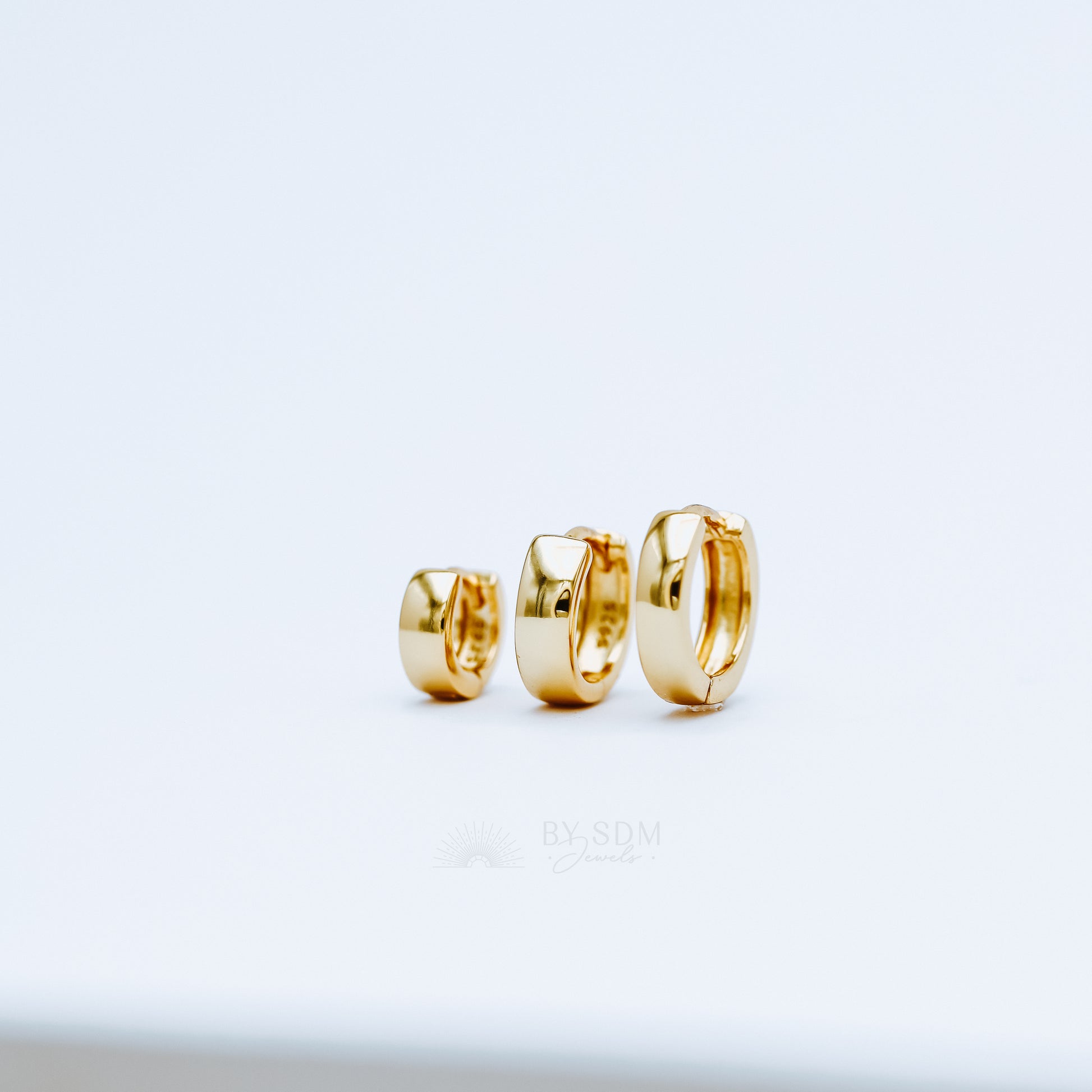 Simple Round Hoop Earrings • Huggies • Gold • Silver