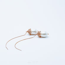 Load image into Gallery viewer, Pearl Ear Threader • Daisy Earrings • Rose Gold
