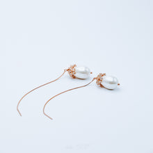Load image into Gallery viewer, Pearl Ear Threader • Daisy Earrings • Rose Gold
