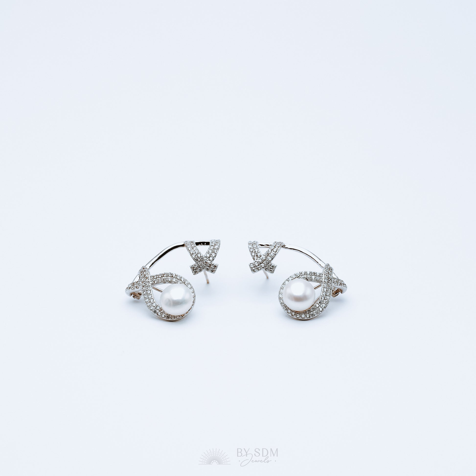 Pearl ear climbers • ear crawlers • ear climbers earrings • ear crawlers • ear pins • ear sweeps • ear crawler earrings • ear jackets