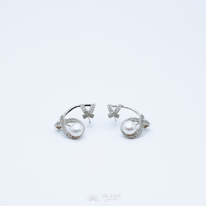 Pearl ear climbers • ear crawlers • ear climbers earrings • ear crawlers • ear pins • ear sweeps • ear crawler earrings • ear jackets