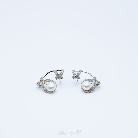 Pearl ear climbers • ear crawlers • ear climbers earrings • ear crawlers • ear pins • ear sweeps • ear crawler earrings • ear jackets