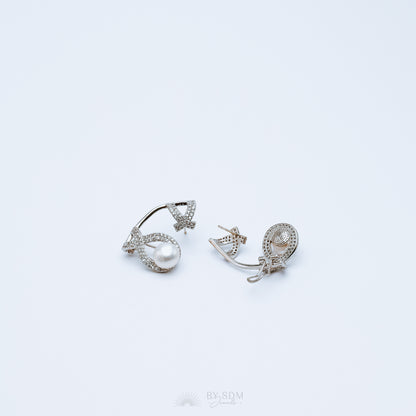 Pearl ear climbers • ear crawlers • ear climbers earrings • ear crawlers • ear pins • ear sweeps • ear crawler earrings • ear jackets