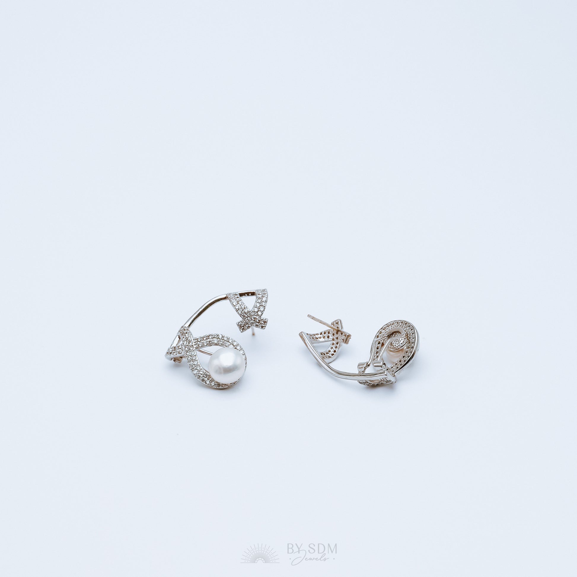 Pearl ear climbers • ear crawlers • ear climbers earrings • ear crawlers • ear pins • ear sweeps • ear crawler earrings • ear jackets