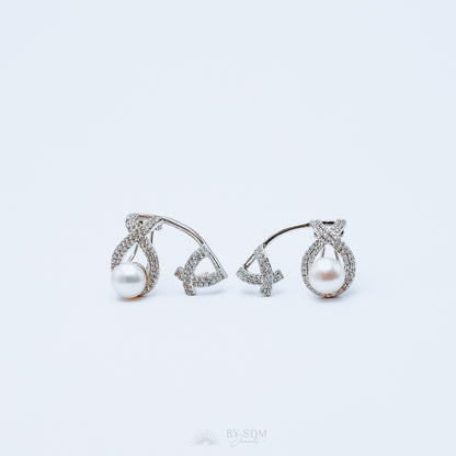 Pearl ear climbers • ear crawlers • ear climbers earrings • ear crawlers • ear pins • ear sweeps • ear crawler earrings • ear jackets