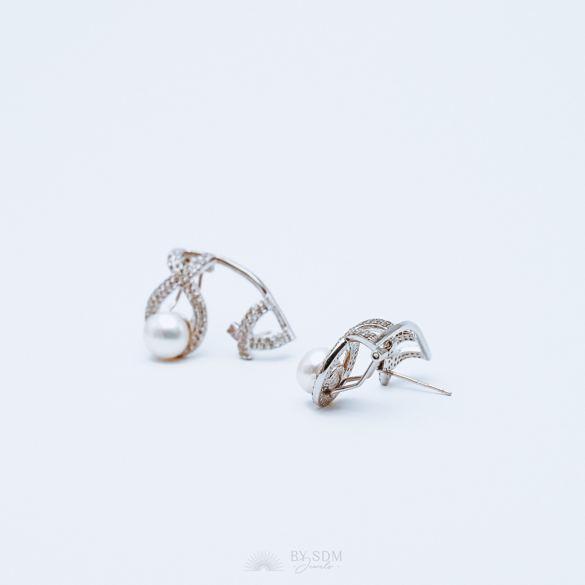 Pearl ear climbers • ear crawlers • ear climbers earrings • ear crawlers • ear pins • ear sweeps • ear crawler earrings • ear jackets