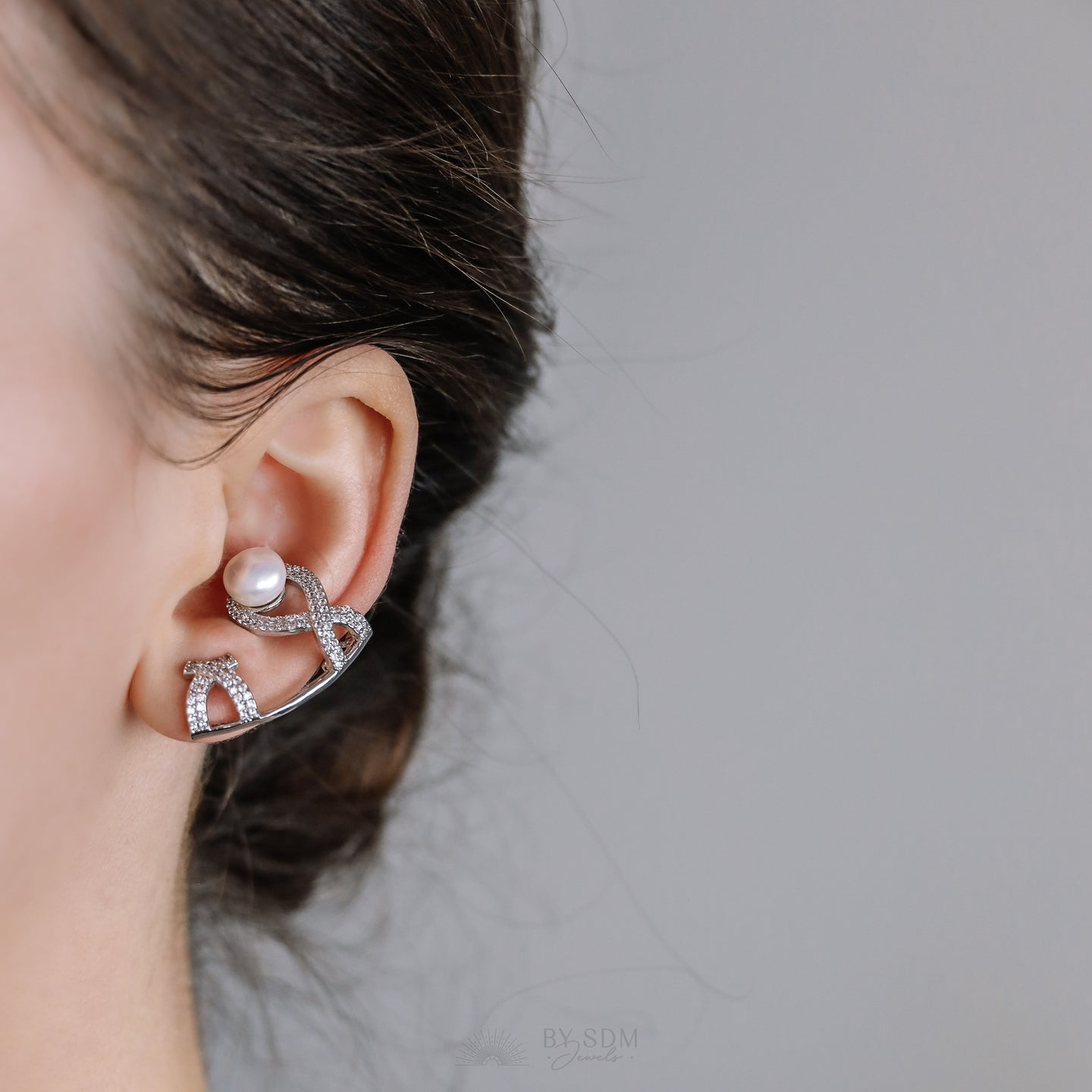 Pearl ear climbers • ear crawlers • ear climbers earrings • ear crawlers • ear pins • ear sweeps • ear crawler earrings • ear jackets