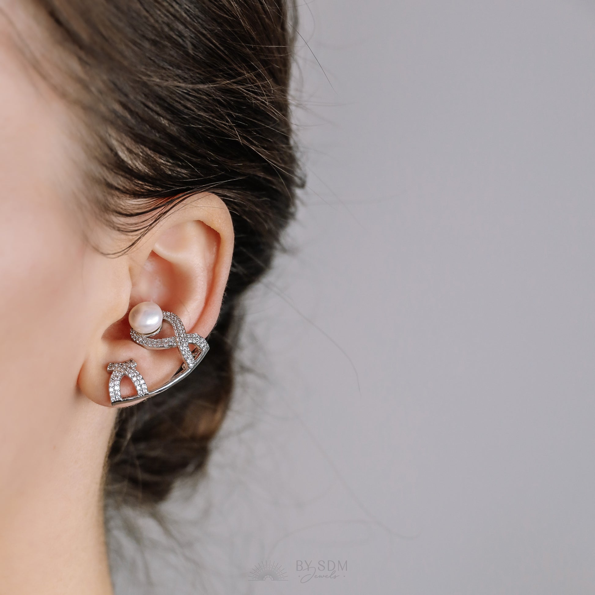 Pearl ear climbers • ear crawlers • ear climbers earrings • ear crawlers • ear pins • ear sweeps • ear crawler earrings • ear jackets