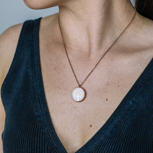 Dainty Tree of Life Necklace • Stainless Steel Family Tree Pendant • Family Tree Jewelry for Her, Arbre de Vie • Gift For Mom and Grandma