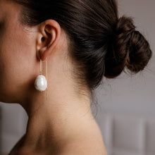 Load image into Gallery viewer, Pearl Dangle Threader Bridal Earring, Perfect Gift for Her, Long Chain Earrings, June&#39;s birthstone: pearl, Pearl Drop Threader Earrings
