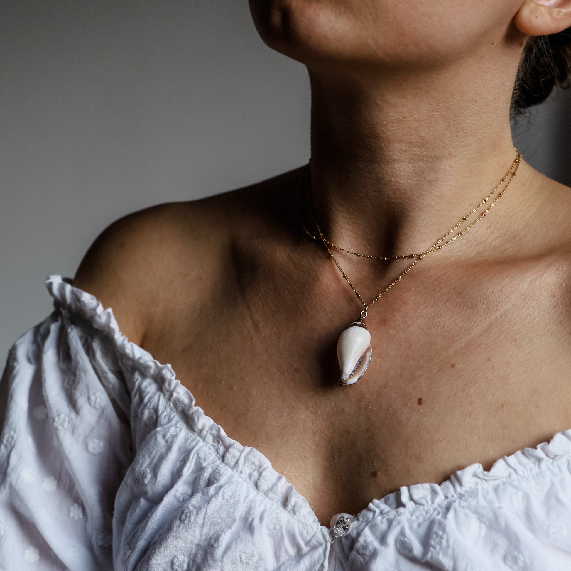 Real Conch Shell Necklace • Gold Natural Shell Necklace • Dainty Gold Necklace • Ocean Jewelry • Seashell Jewelry • Sea Shell Necklace