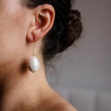 Load image into Gallery viewer, Pearl Dangle Threader Bridal Earring, Perfect Gift for Her, Long Chain Earrings, June&#39;s birthstone: pearl, Pearl Drop Threader Earrings
